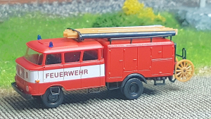IFA W50L Feuerwehr TLF 16 mit Bauchbinde und Schlauchhaspel/Holz